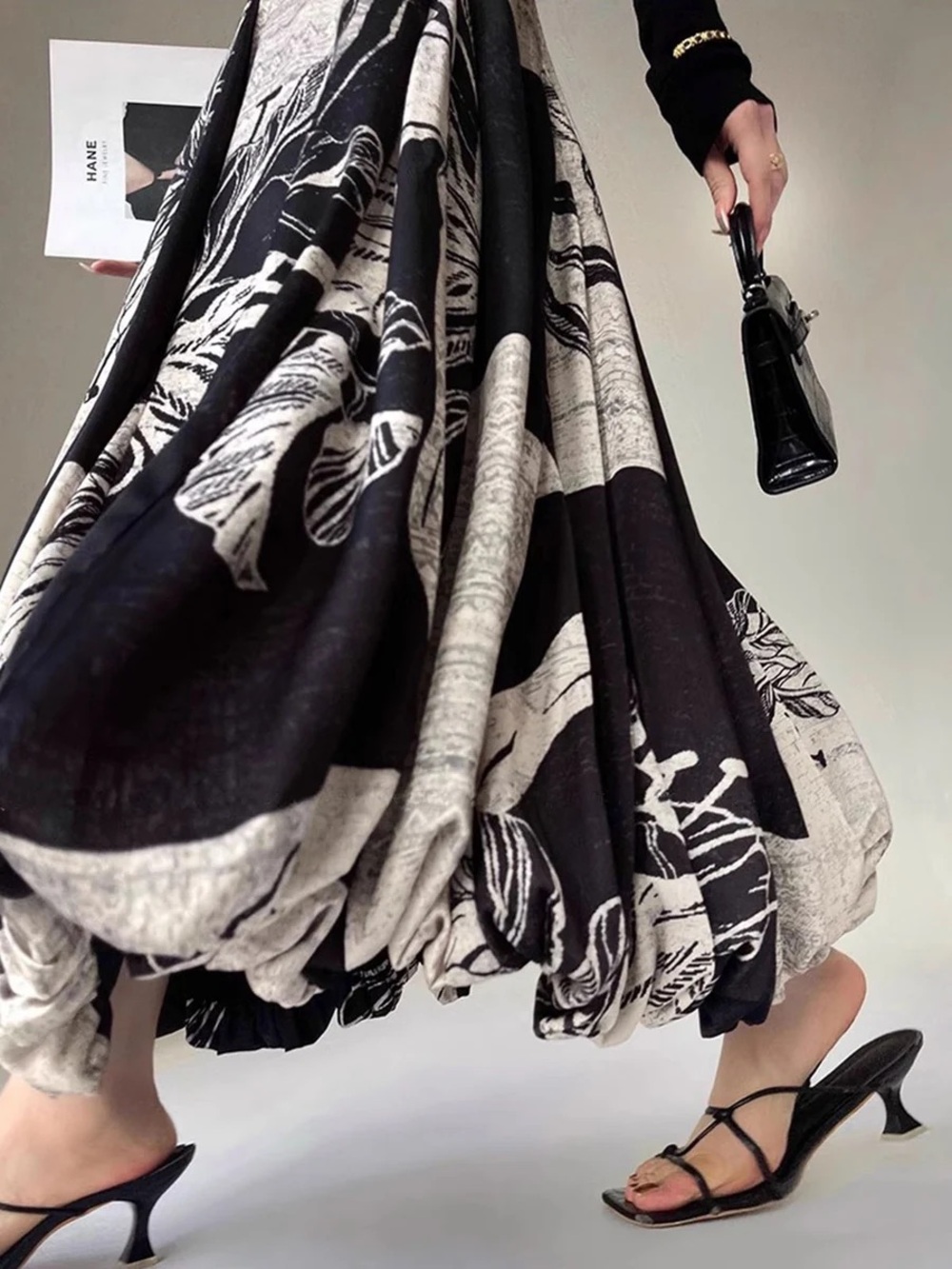 Commense Bud Waist Side-Zipper Midi Skirt - Picture 6 of 14